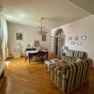 Crystal House , Roma Italia